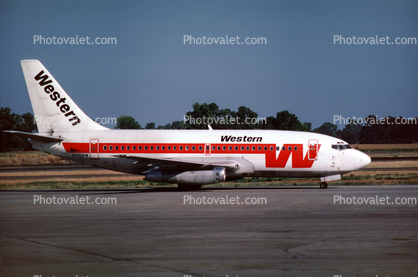 N4516W, Boeing 737-247, Boeing 737-200 series, JT8D-9A, JT8D