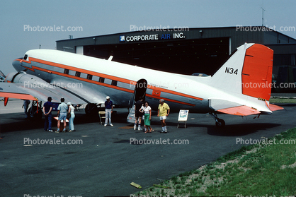 N34, Department of Commerce DC-3, Bradley International Airport, Hartford, Connecticut, 31/05/1987