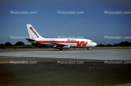 N4518W, Boeing 737-247, 737-200 series