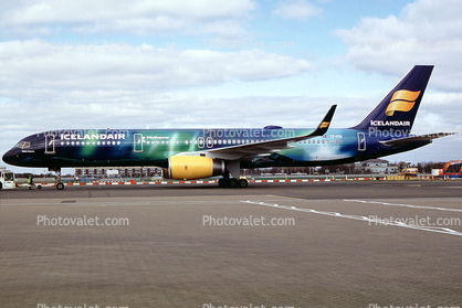 TF-FIU, Boeing 757-256, RB211