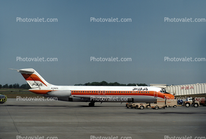 N706PS, Douglas DC-9-32, PSA, JT8D-7B, airbridge, Smileliner