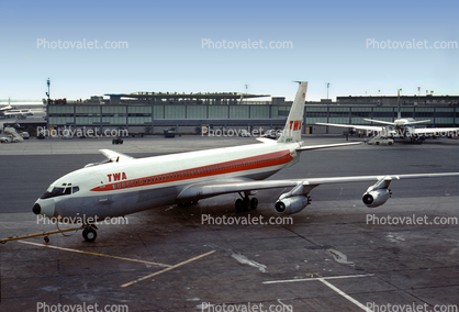 N768TW, Boeing 707-331, Terminal Building