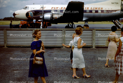 1950s, N476A, Martin 404, smiles, Passengers waiting to board flight