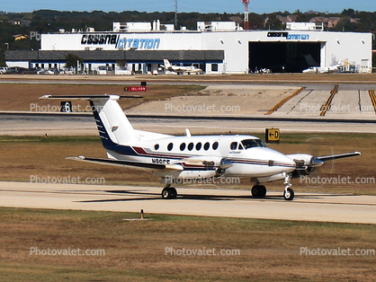N86CE, Beech King Air B200, Cessna Citation Hangar