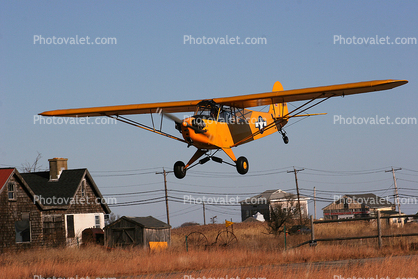 Piper Cub, Landing, homes, buildings, landing