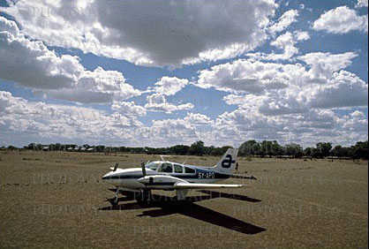 Piper PA-23, Kenya, Africa