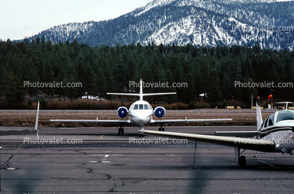 Falcon 20, Lake Tahoe Airport TVL
