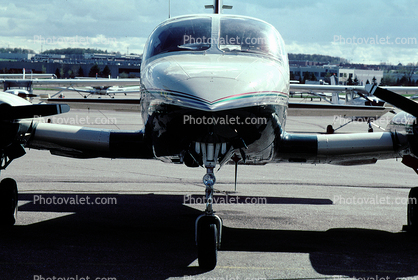 C-FCZC, Cessna 414, head-on