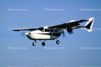 Cessna 337, landing