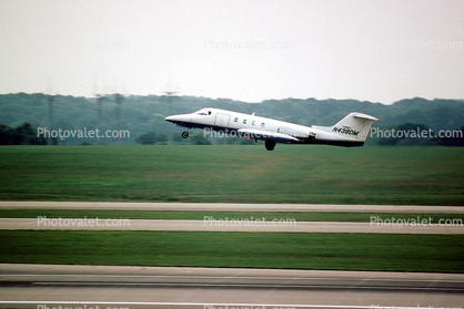 N438DM, taking-off, Learjet-25D