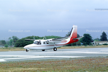 N1010F, Aero Commander 500B, runway, preparing for take-off
