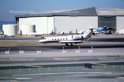Grumman G-1159, Gulfstream II, G-II, N552JT, Hangar
