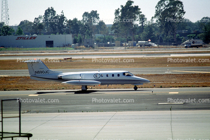 690JC, Gates Learjet 25D, Santa Ana International Airport (SNA), Learjet-25D