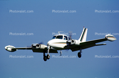 Cessna 310B, landing, airborne, Sky King