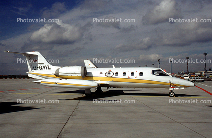 G-GAYL, Learjet-35A, wingtip fuel tanks