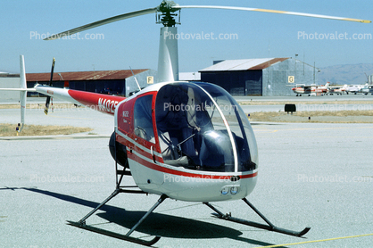 N4025M, Robinson Helicopter R22 BETA, hangars
