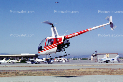 N4025M, Robinson Helicopter R22 BETA, flying, airborne