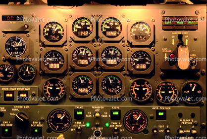 Engine Dials, steam gauges, de Havilland Canada Dash-8