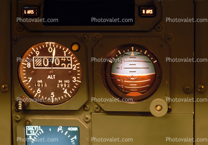 Altimeter, Artificial Horizon, Dash-8 Cockpit, de Havilland Canada Dash-8