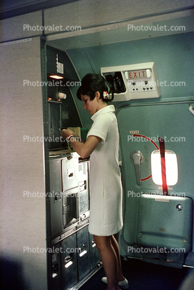Hostess, Stewardess, Flight Attendant, Cabin Crew, door, exit, Convair StarStream CV-880, 880, 1968, 1960s