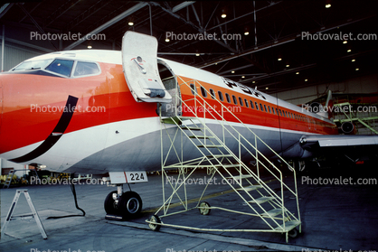 N554PS, PSA, Pacific Southwest Airlines, Boeing 727-214A, Hangar, Mobile Stairs, Rampstairs, ramp, JT8D, 727-200 series