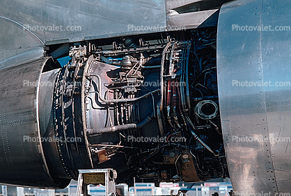 Maintenance on a Jet Engine N147UA, Boeing 747-SP21, 747SP series, JT9D, JT9D-7A