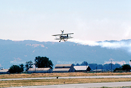 Waco JMF-7, Smoke trail, Wing Walker
