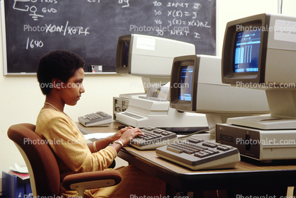 Hewlett Packard 125 Desktop Computer, 100 series, ET head, Monitor, Hands on Keyboard, 18 October 1982, 1980s