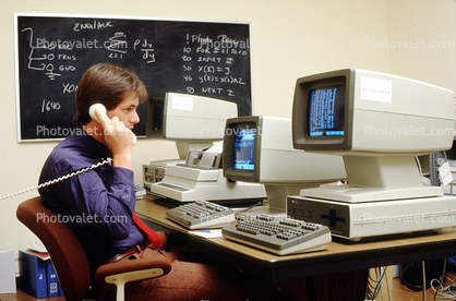 Man on Phone, Telephone, Cubicle, Hewlett Packard 125 Desktop Computer, 100 series, ET Head Monitor, Keyboard, 18 October 1982, 1980s