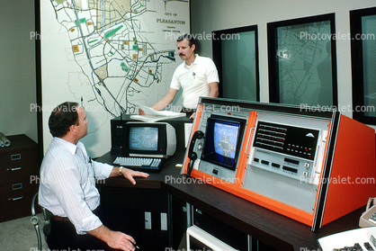 Men Workimg at Traffic Control computer, VMS 220 Multinonicx, September 1985