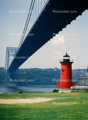 Manhattan, New York City, George Washington Bridge, Jeffrey's Hook Lighthouse, Hudson River, East Coast, Eastern Seaboard, Atlantic Ocean, Little Red Lighthouse
