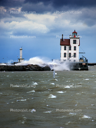 Lorain Lighthouse, Ohio, Lake Erie, Great Lakes, Windy, Windblown