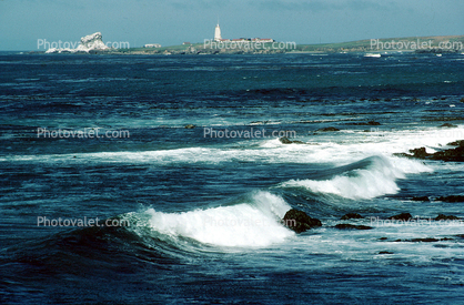 Peidras Blancas Lighthouse, California, West Coast, Pacific Ocean, Waves