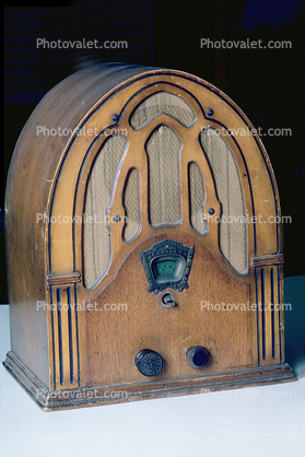 Crosley Cathedral Radio, Wood Cabinet, Speaker