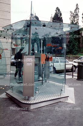 Glass Phone Booth, moderne
