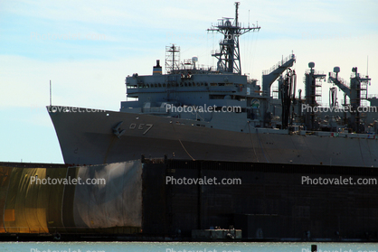 USNS Rainier (T-AOE-7), OE7, Waterfront, bench, Navy Ship, fast combat support ship, Supply class