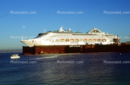 Sun Princess Cruise Ship, moon, Ocean Liner