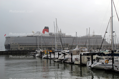 Cruise Ship, docked, RMS Queen Elizabeth, Cunard Lines