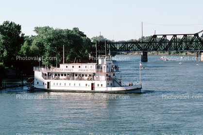 waterfront, paddle wheel steamboat on the Sacramento River, Old Town