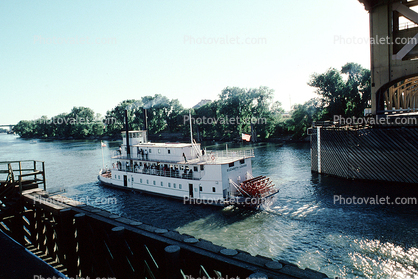 waterfront, paddle wheel steamboat on the Sacramento River, Old Town, Tower Bridge