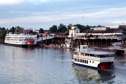 Delta King, paddle wheel steamboat on the Sacramento River, Old Town, Dock, tourboat