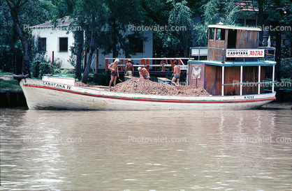 Cabotana IV, muddy river