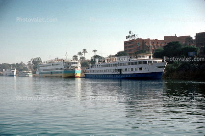 Nile River, Hilton boats