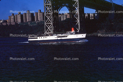 Dayline Touring Boat, Little Red Lighthouse, George Washington Bridge, tourboat