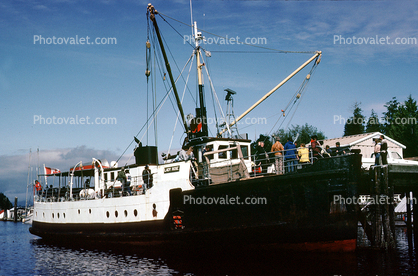 Bamfield, Lady Rose, Dock