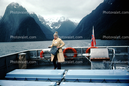 Milford Sound, fjord, Woman, Mountains, Coast, Coastline