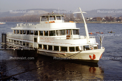 Drachenfels, dock, red anchor, Ferryboat, (Rhein), Rhine River, N-Dollendorf, 1986, 1980s