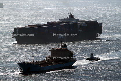 Maersk Bering, APL Denmark, Entering the Golden Gate
