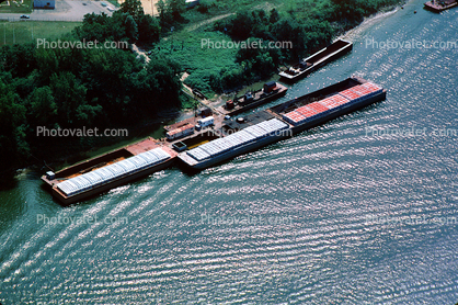 River Barge, Cincinnati, Ohio River, Wave Super Positioning, Dock, riverside
