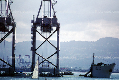 Zhen hua 1, Heavy Load Carrier, IMO: 7506572, ZPMC, Port of Oakland, Gantry Crane, Harbor